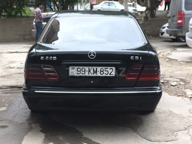 Mercedes E 220 2000, 297,560 km - 2.2 l - Bakı