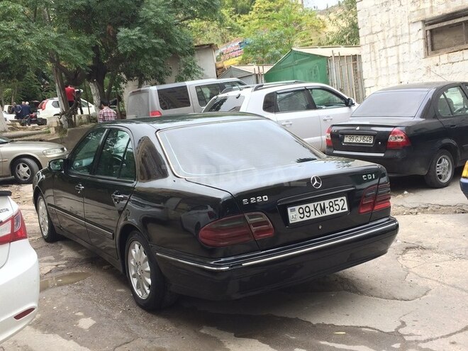 Mercedes E 220 2000, 297,560 km - 2.2 l - Bakı