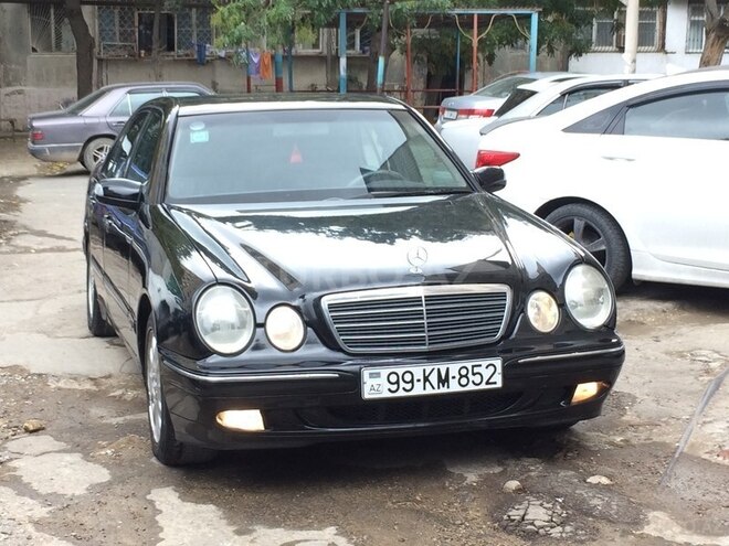 Mercedes E 220 2000, 297,560 km - 2.2 l - Bakı