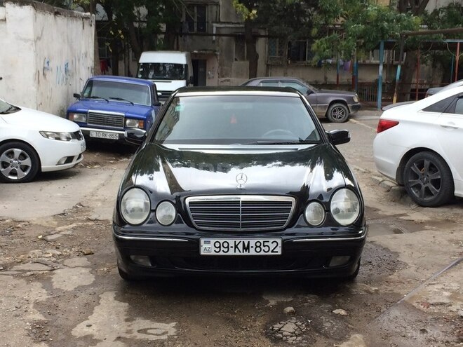 Mercedes E 220 2000, 297,560 km - 2.2 l - Bakı