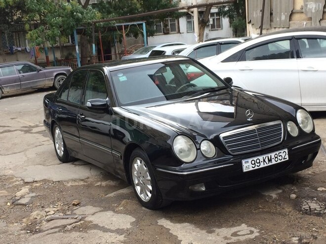 Mercedes E 220 2000, 297,560 km - 2.2 l - Bakı