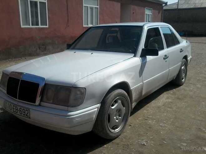 Mercedes E 250 1985, 234,737 km - 2.5 l - Bakı