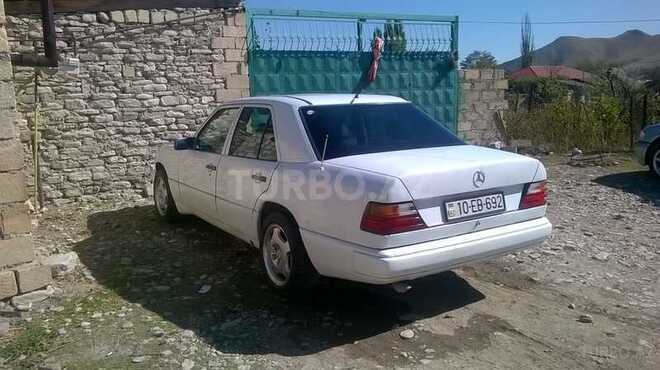 Mercedes E 250 1985, 234,737 km - 2.5 l - Bakı