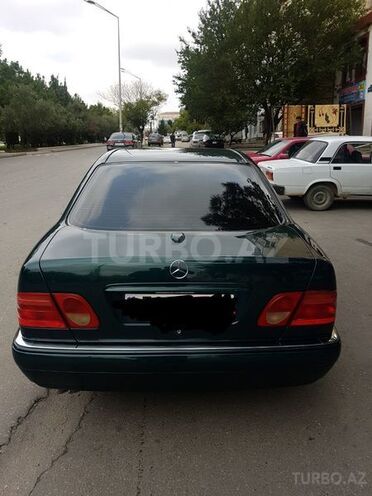 Mercedes E 240 1997, 241,000 km - 2.4 l - Bakı
