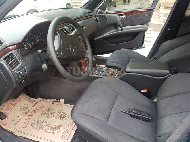 Mercedes E 240 1997, 241,000 km - 2.4 l - Bakı