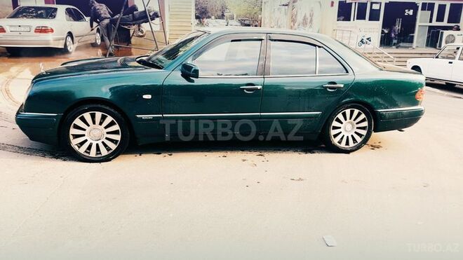 Mercedes E 240 1997, 241,000 km - 2.4 l - Bakı