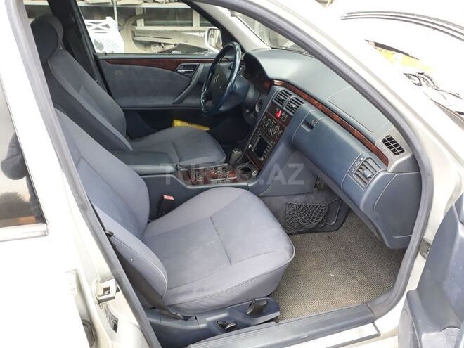 Mercedes E 220 2000, 34,900 km - 2.2 л - Masallı