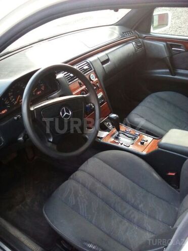 Mercedes E 200 1996, 350,000 km - 2.0 l - Masallı