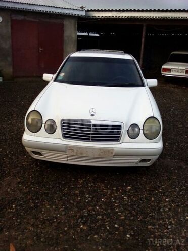 Mercedes E 200 1996, 350,000 km - 2.0 l - Masallı