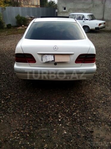 Mercedes E 200 1996, 350,000 km - 2.0 l - Masallı