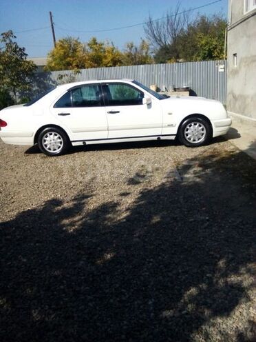 Mercedes E 200 1996, 350,000 km - 2.0 l - Masallı