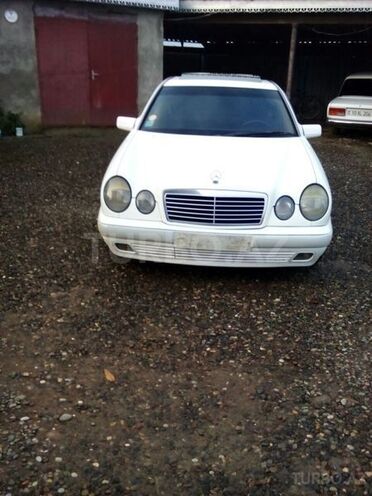 Mercedes E 200 1996, 350,000 km - 2.0 l - Masallı