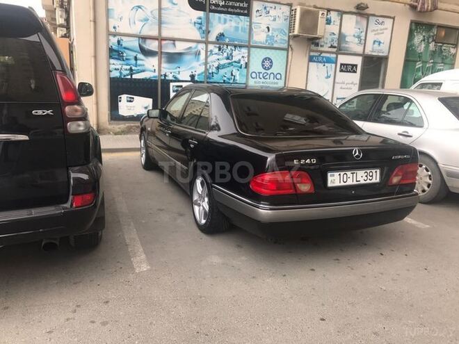 Mercedes E 240 1999, 250,000 km - 2.4 l - Bakı