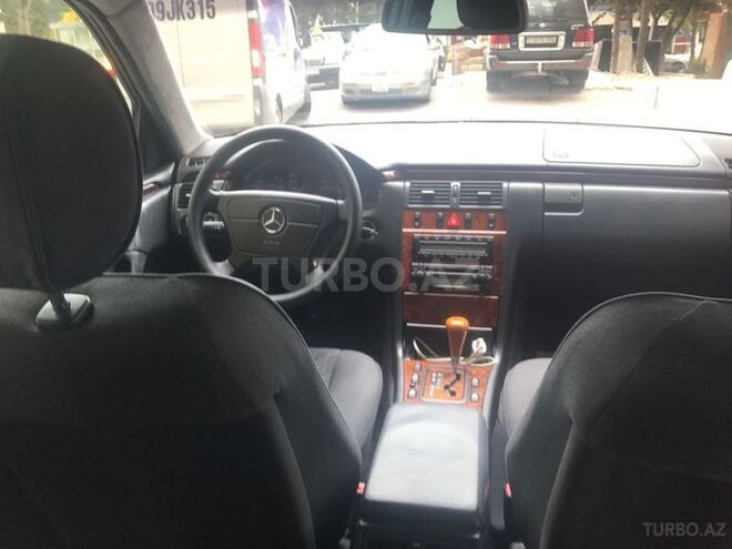 Mercedes E 240 1999, 250,000 km - 2.4 l - Bakı