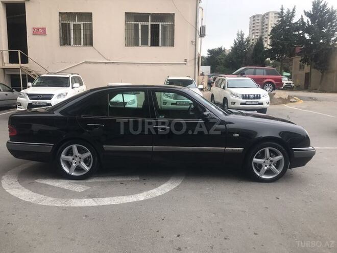 Mercedes E 240 1999, 250,000 km - 2.4 l - Bakı