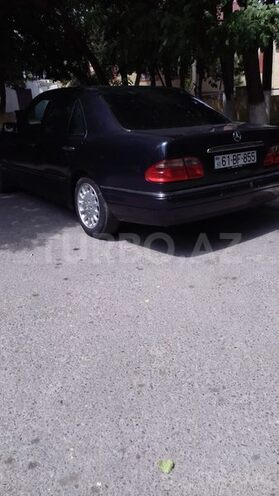 Mercedes E 200 1997, 320,000 km - 2.0 l - Ucar
