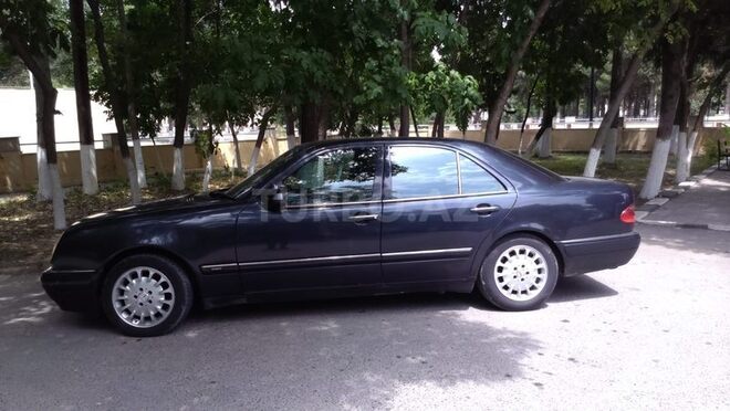 Mercedes E 200 1997, 320,000 km - 2.0 l - Ucar