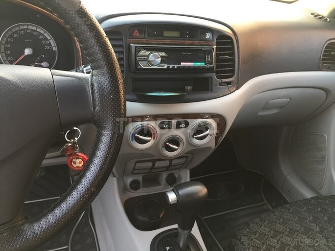 Hyundai Accent 2009, 110,000 km - 1.4 l - Bakı