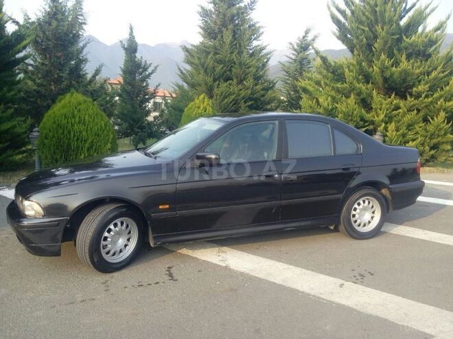 BMW 523 1997, 225,000 km - 2.5 l - Qax