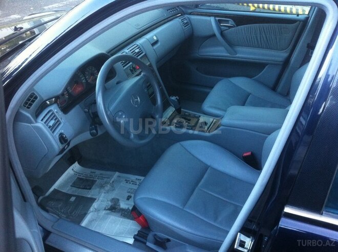 Mercedes E 240 2001, 263,424 km - 2.6 l - Bakı