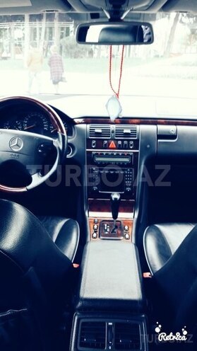 Mercedes E 240 1999, 150,000 km - 2.6 l - Bakı