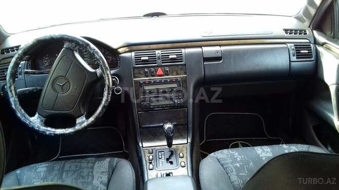 Mercedes E 240 1997, 245,366 km - 2.4 l - Gəncə