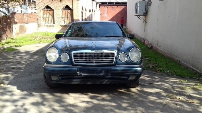 Mercedes E 240 1997, 245,366 km - 2.4 l - Gəncə