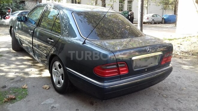 Mercedes E 240 1997, 245,366 km - 2.4 l - Gəncə