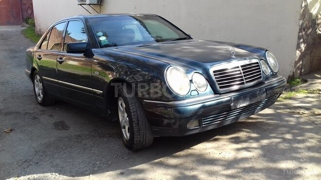 Mercedes E 240 1997, 245,366 km - 2.4 l - Gəncə