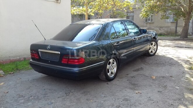 Mercedes E 240 1997, 245,366 km - 2.4 l - Gəncə