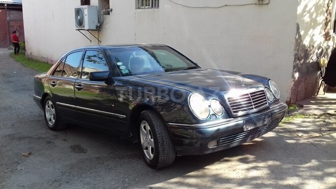 Mercedes E 240 1997, 245,366 km - 2.4 l - Gəncə