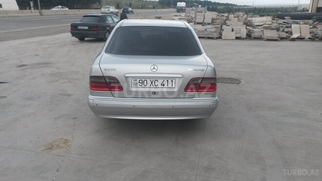 Mercedes E 270 2001, 285,000 km - 2.7 l - Bakı