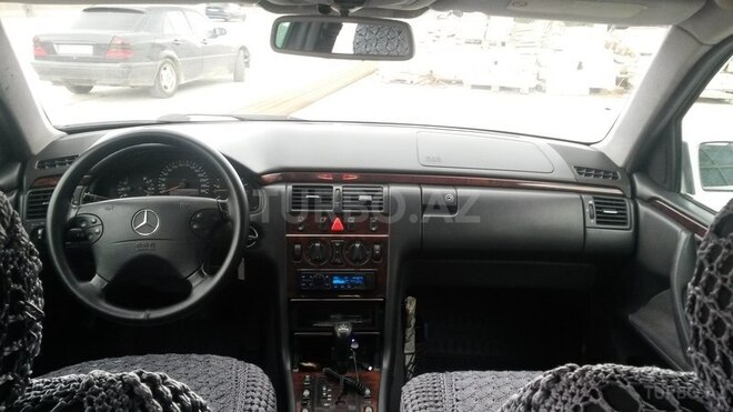 Mercedes E 270 2001, 285,000 km - 2.7 l - Bakı