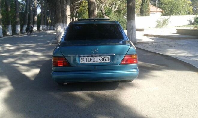 Mercedes E 200 1994, 320,000 km - 2.0 l - Sumqayıt
