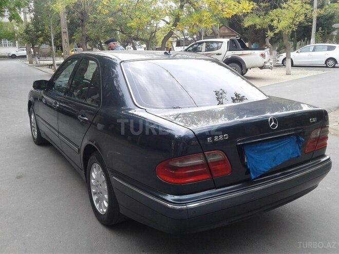 Mercedes E 220 2001, 385,700 km - 2.2 l - Bakı