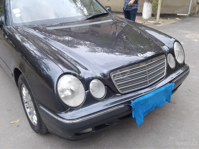 Mercedes E 220 2001, 385,700 km - 2.2 l - Bakı