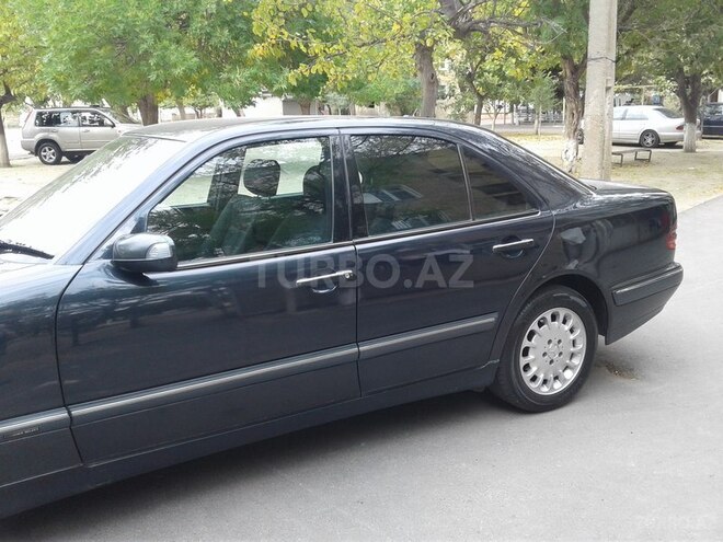 Mercedes E 220 2001, 385,700 km - 2.2 l - Bakı