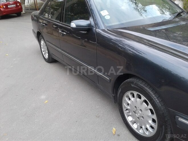 Mercedes E 220 2001, 385,700 km - 2.2 l - Bakı