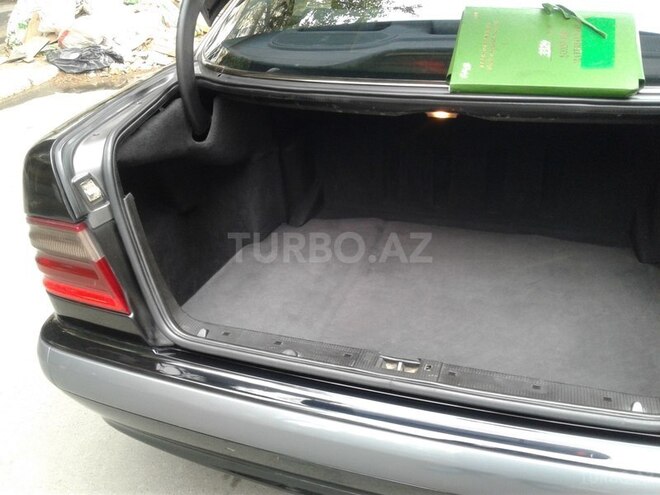 Mercedes E 220 2001, 385,700 km - 2.2 l - Bakı