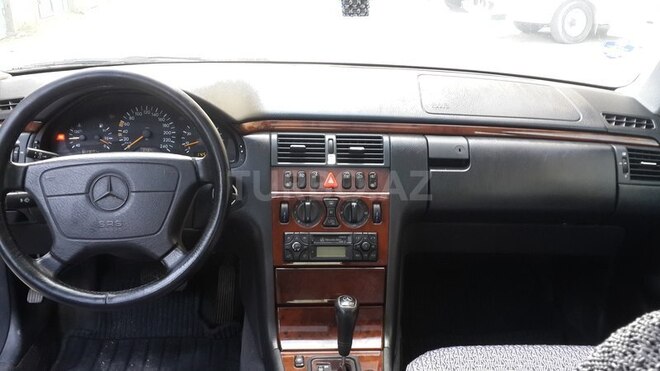 Mercedes E 200 1998, 198,746 km - 2.0 л - Bakı
