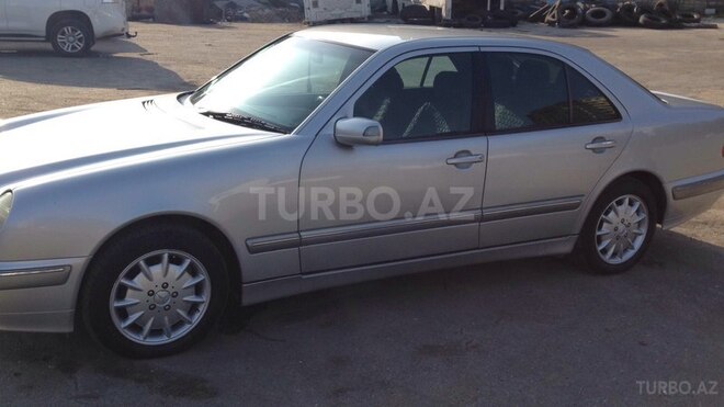 Mercedes E 240 2001, 224,863 km - 2.4 l - Bakı