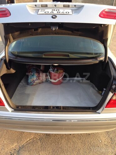 Mercedes E 240 2001, 224,863 km - 2.4 l - Bakı