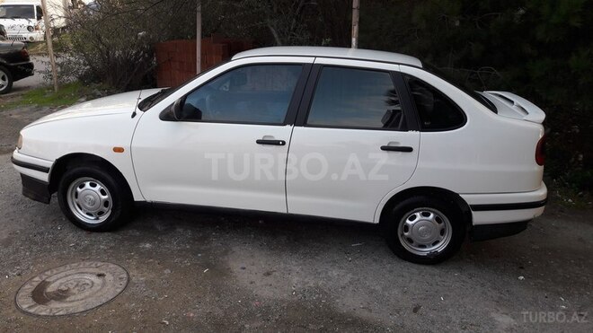 Volkswagen Polo 1995, 270,000 km - 1.3 l - Bakı