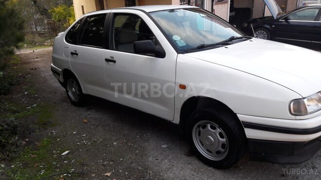 Volkswagen Polo 1995, 270,000 km - 1.3 l - Bakı