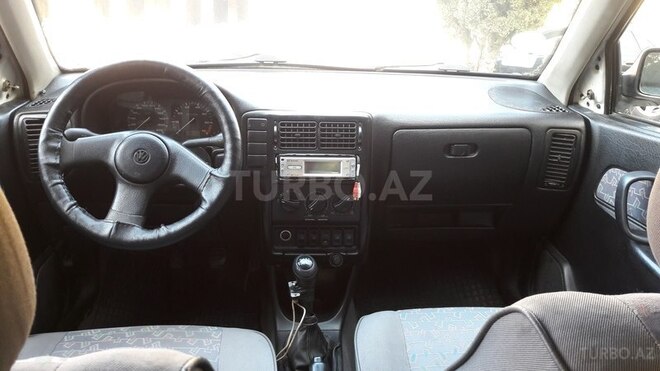 Volkswagen Polo 1995, 270,000 km - 1.3 l - Bakı