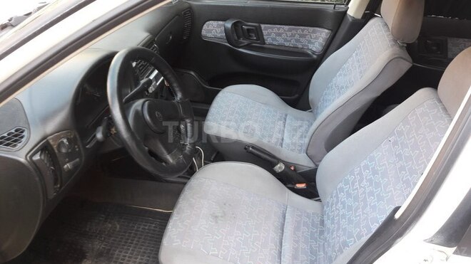 Volkswagen Polo 1995, 270,000 km - 1.3 l - Bakı