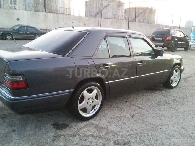 Mercedes E 220 1994, 187,528 km - 2.2 l - Bakı