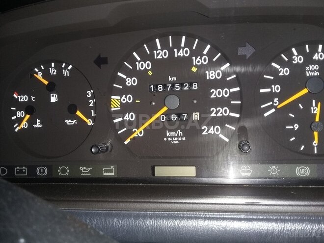 Mercedes E 220 1994, 187,528 km - 2.2 l - Bakı