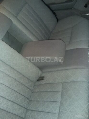 Mercedes E 220 1994, 187,528 km - 2.2 l - Bakı