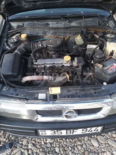 Opel Vectra 1994, 250,000 km - 1.6 l - Qazax